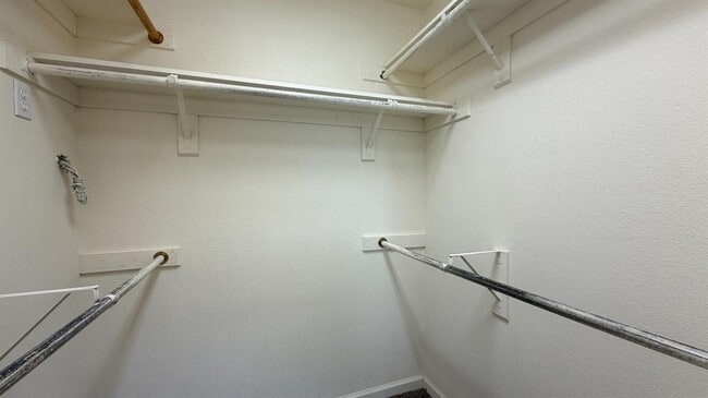 Building Photo - 2274 E Skyview Ave