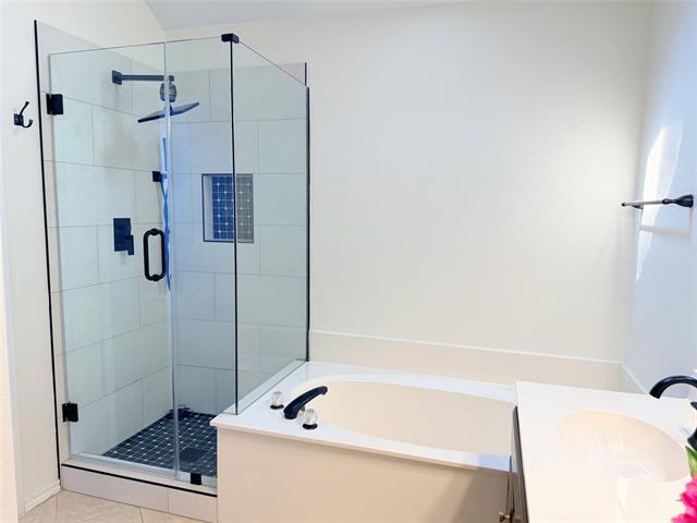 Building Photo - 2213 Chapman Dr