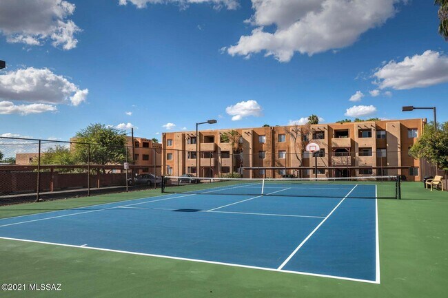 Building Photo - 1810 E Blacklidge Dr