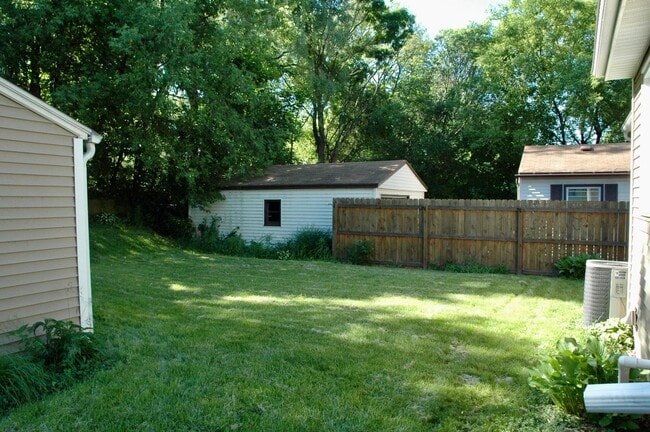 Building Photo - 1317 Herrick Ave NE