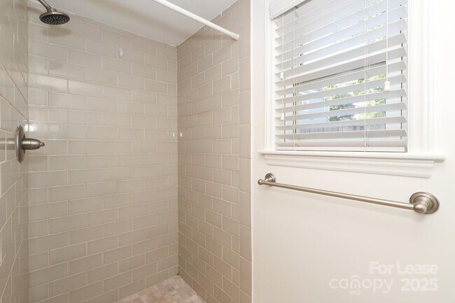 Building Photo - 5310 Buckingham Dr