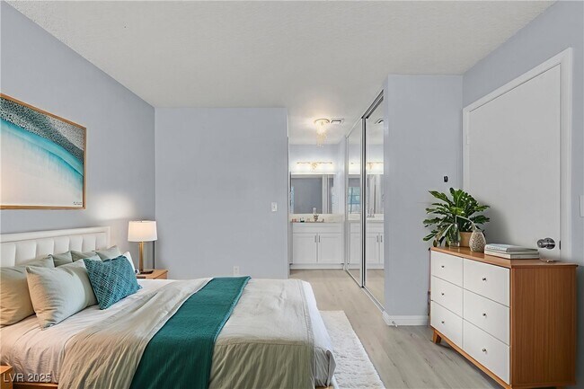 Building Photo - 4730 Nara Vista Way