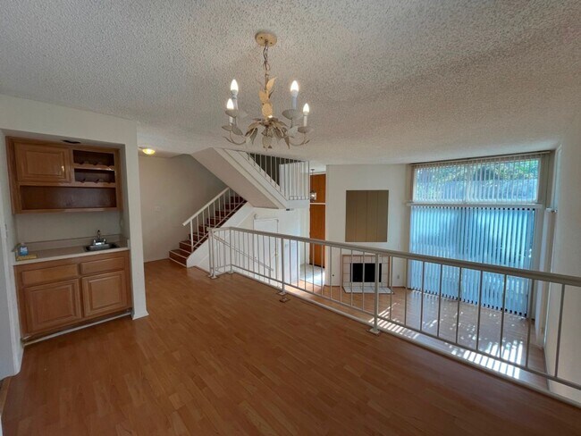 Building Photo - Northridge 3+2.5 in gated community w/pool...