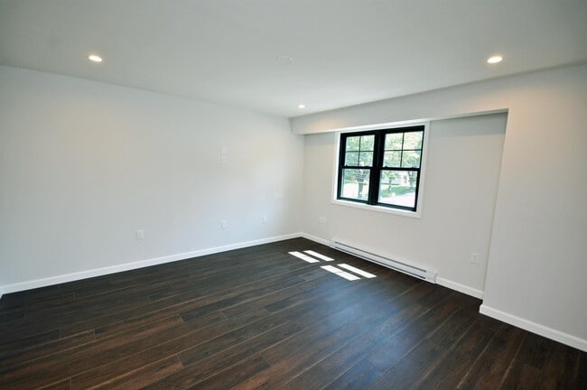 Building Photo - 40 Beech St