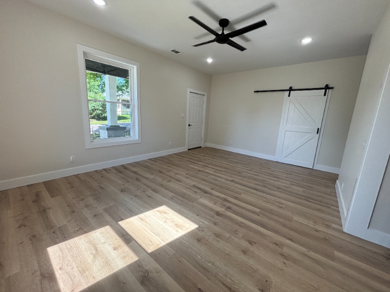 Building Photo - 321 E Main St