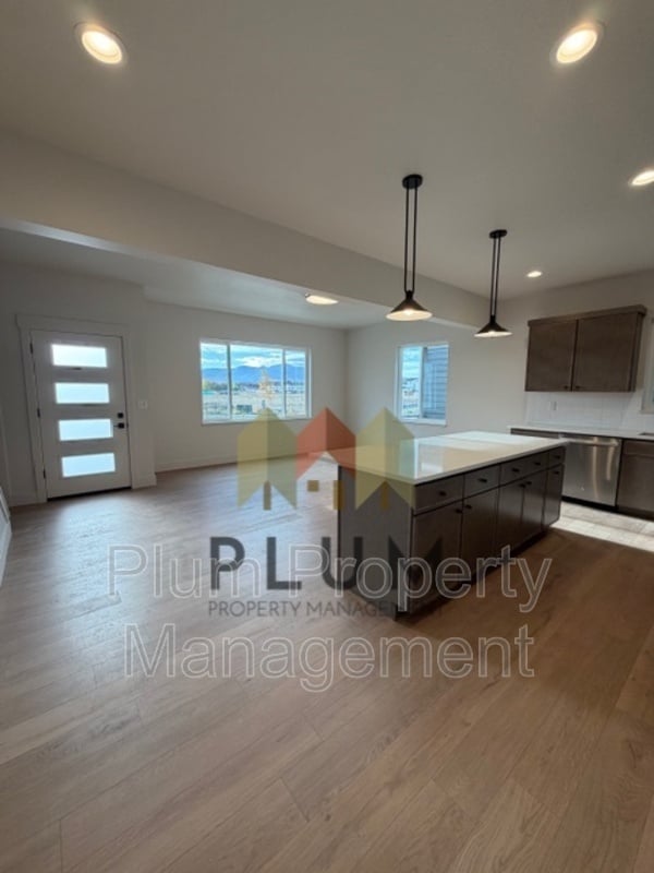 Building Photo - 2301 A Mary Jane Blvd