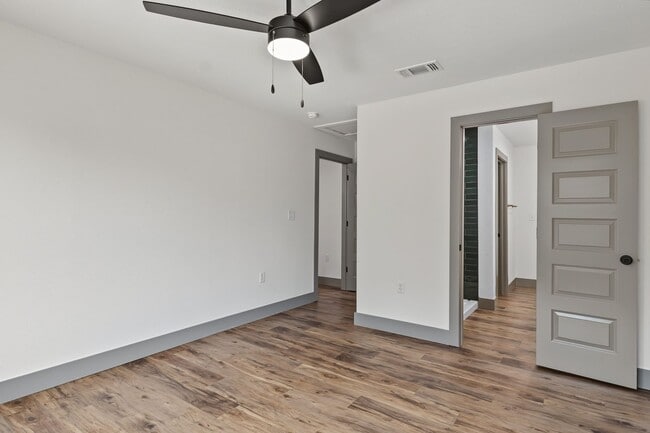 Building Photo - 5812 Cooks Ln