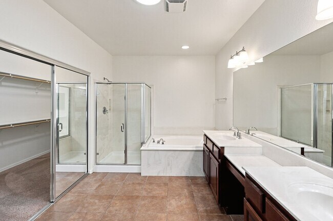 Building Photo - Lovely Northwest Gated Community Home
