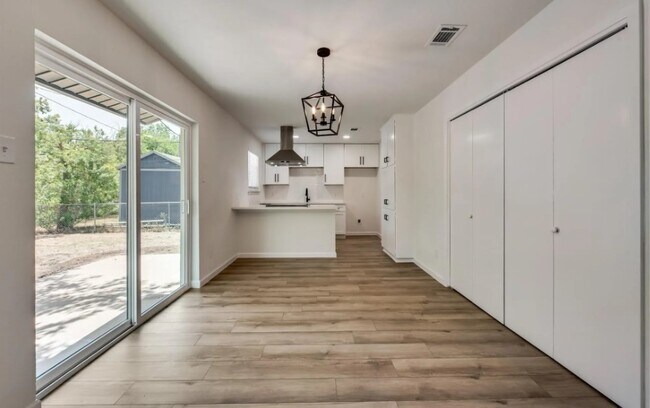 Building Photo - 1004 Darnell Ave