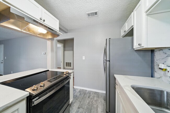 Building Photo - 2501 Gulf Fwy