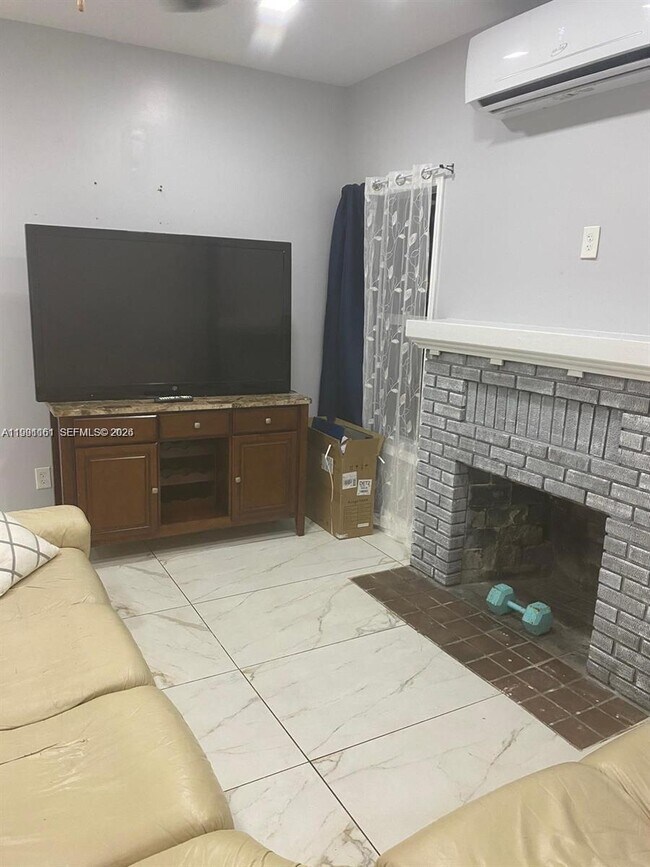 Building Photo - 2242 Polk St