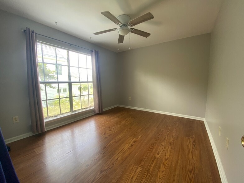 Building Photo - 811 Colony Dr