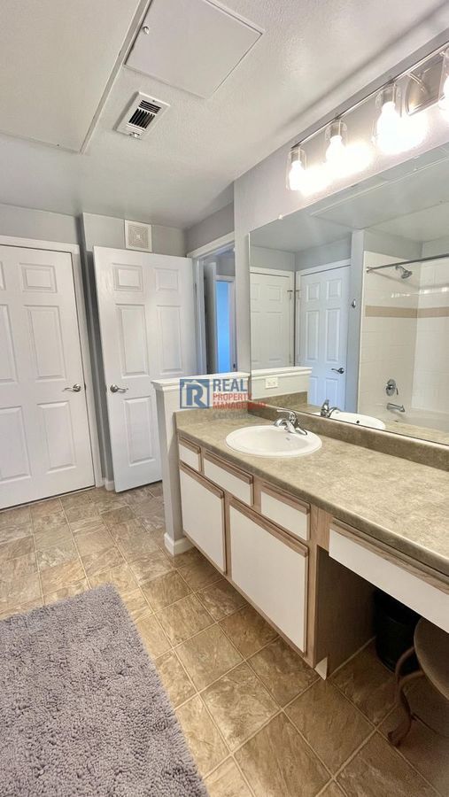 Building Photo - 7413 S Quail Cir