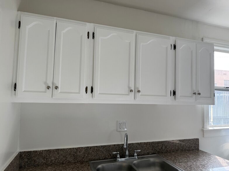 Building Photo - 2815 1/4 S Norton Ave