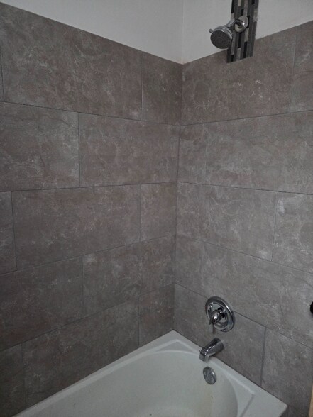 Building Photo - 7926 S Paxton Ave