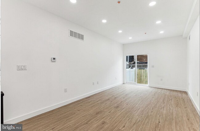 Building Photo - 2224 N Howard St