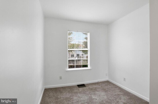 Building Photo - 346 Stable View Terrace NE
