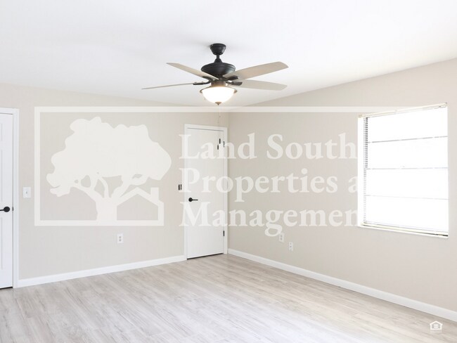 Building Photo - Beautifully Winter Haven Pool Home with Ideal Location