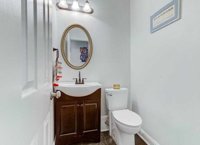 Building Photo - 1765 Hartwell Manor N