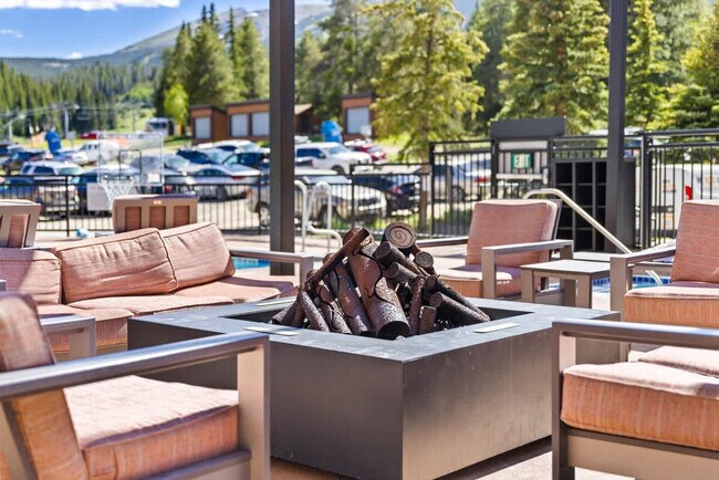 Building Photo - 535 South Park Avenue