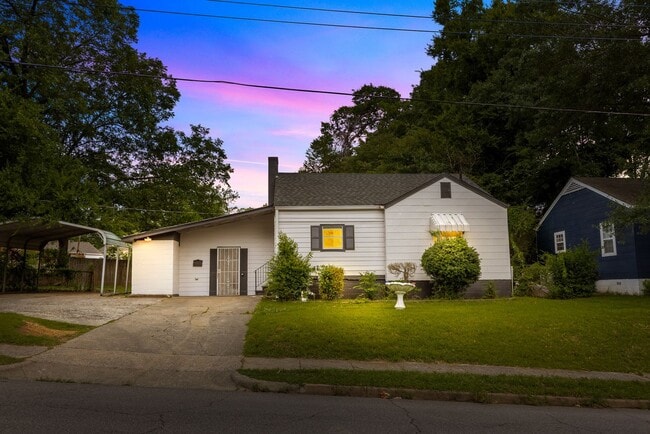 Building Photo - Charming 4 Bedroom, 2 Bathroom house