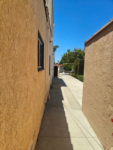 Building Photo - 234 Roswell Ave