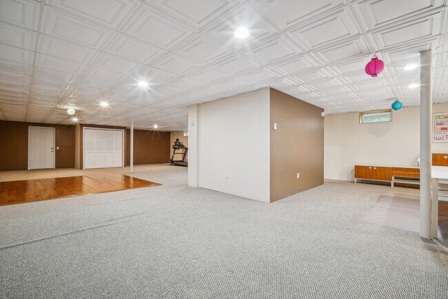 Building Photo - 150 Hillside Rd