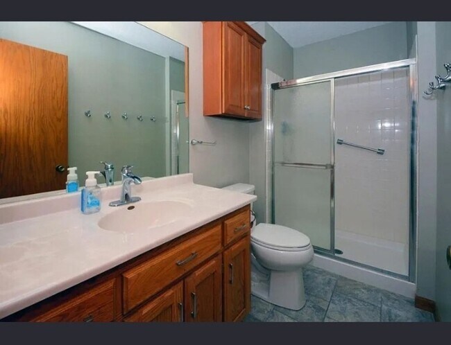 Building Photo - Charming 3BR - 2 Bath House in Shoreview