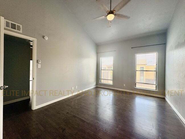 Building Photo - 1620 N Wilmot Rd
