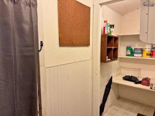 Building Photo - 405 Vaughn St