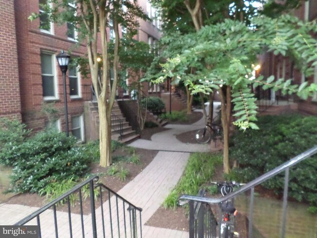 Building Photo - 1433 A St NE