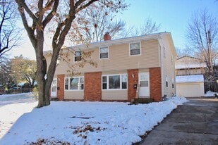 Building Photo - 4000 Cleveland St NE