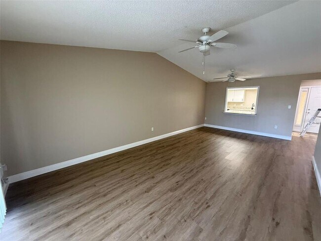 Building Photo - 3111 Riverside Dr