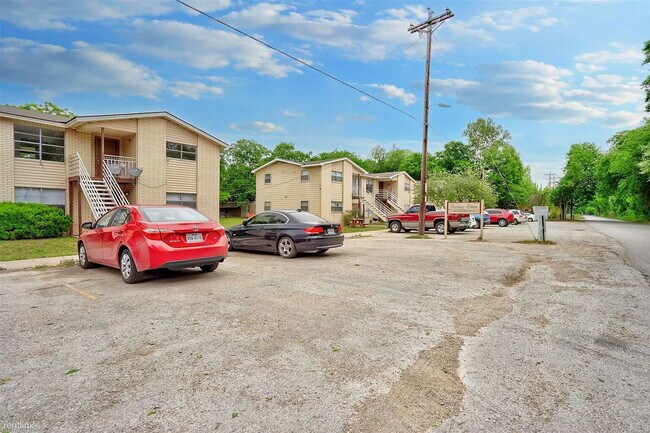 Building Photo - 714 Martindale Rd