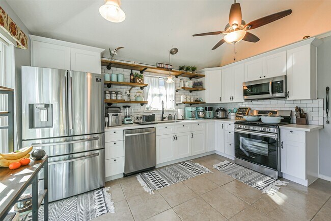 Building Photo - 4030 Bentley Dr