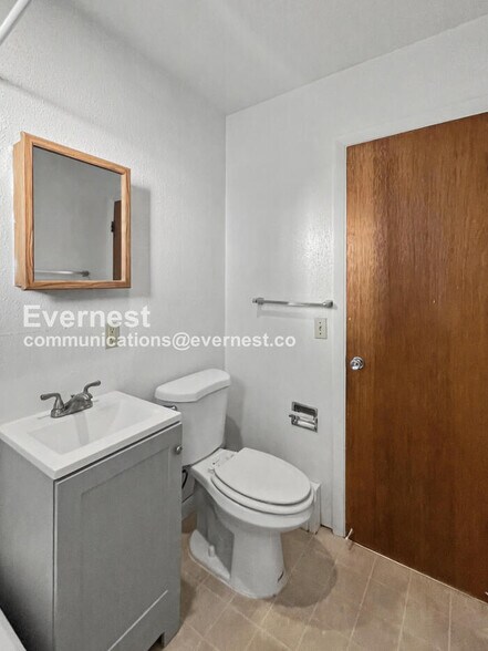 Building Photo - 1305 Burton Ct