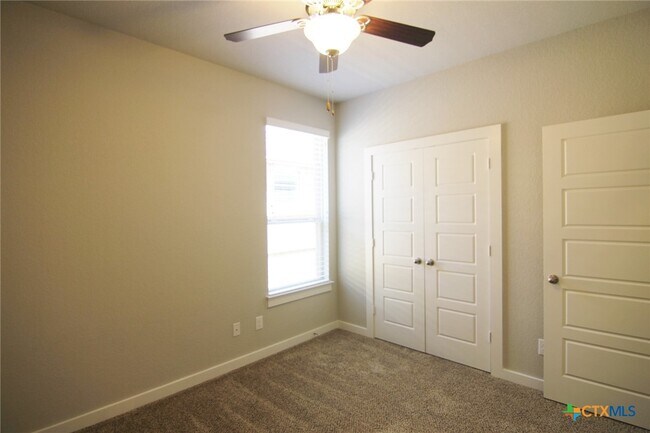 Building Photo - 542 Creekside Frst