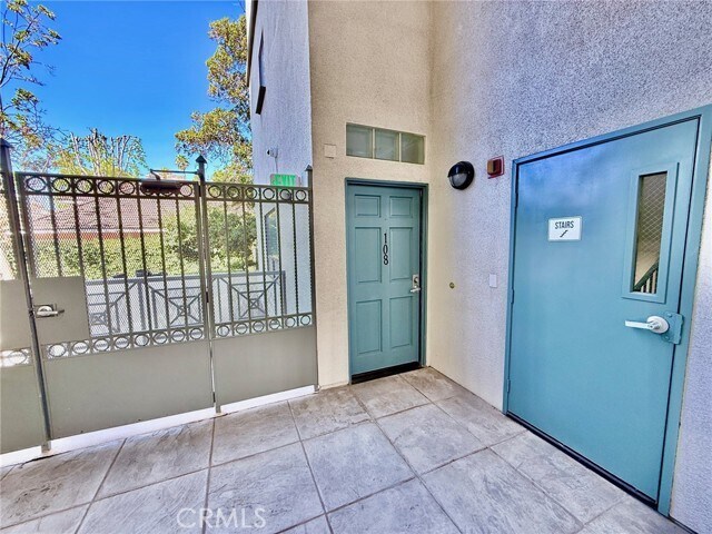 Building Photo - 111 S Oak Knoll Ave
