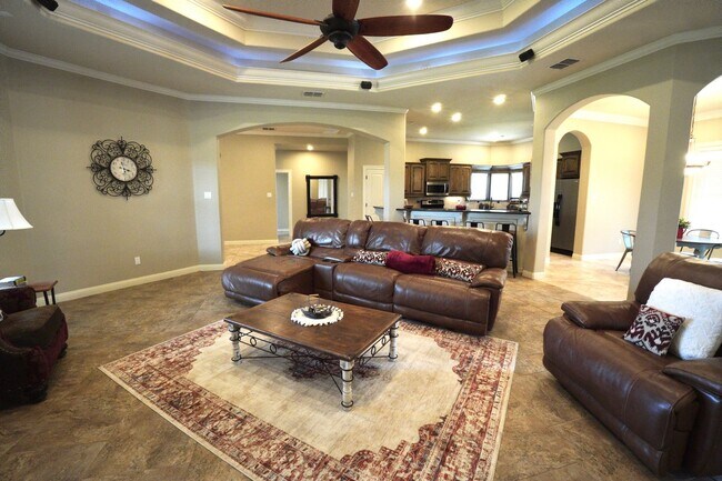 Building Photo - 4 Bedroom 3 Bathroom Home is Llano Estates!