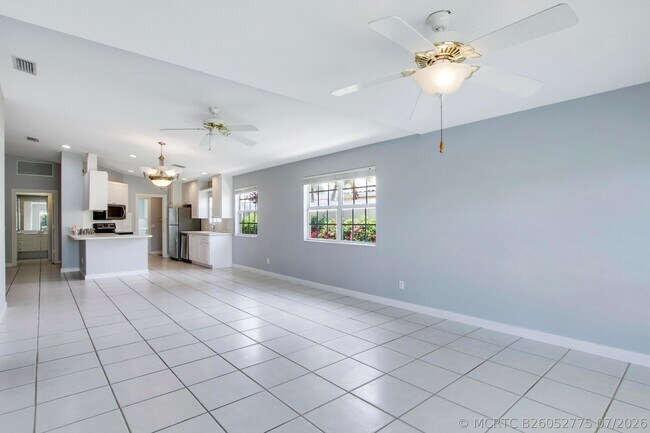 Building Photo - 10870 SW Dardanelle Dr