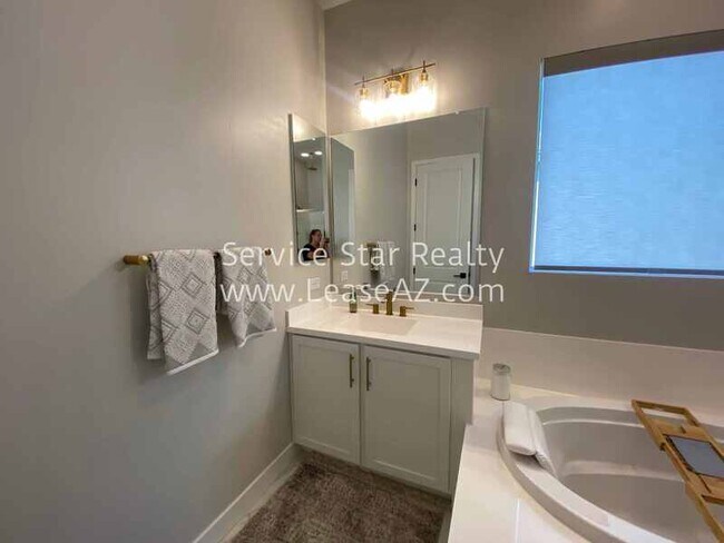 Building Photo - 9607 E Solina Ave