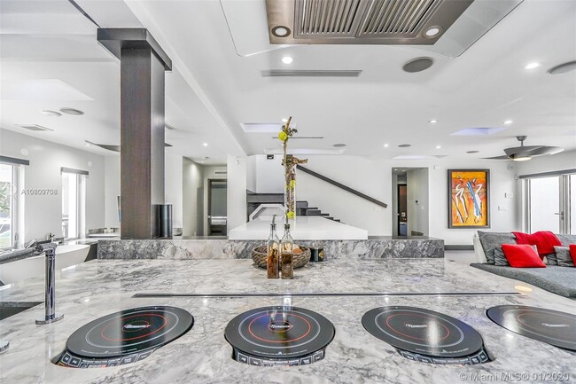 Building Photo - 2612 Key Largo Ln