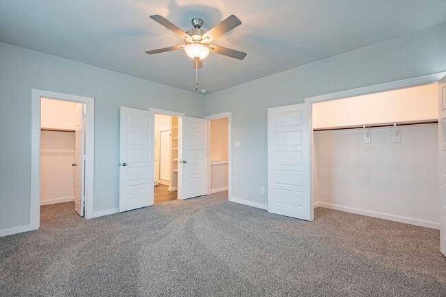Building Photo - AVAILABLE NOW! GORGEOUS 4 BEDROOM DUPLEX LOCATED IN MIDLOTHIAN ISD!