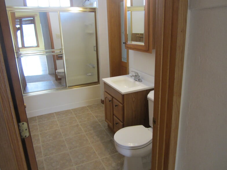 Building Photo - 2330 Starr Ave