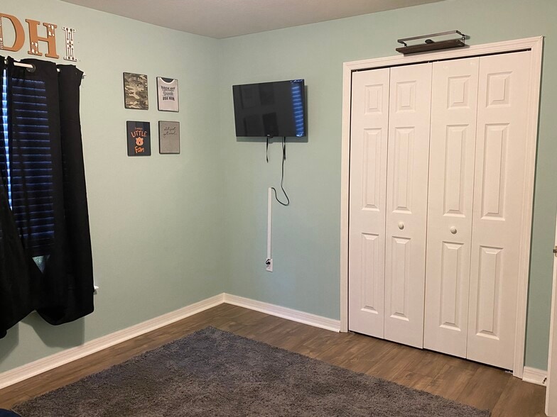 Building Photo - 4600 Tarrega St