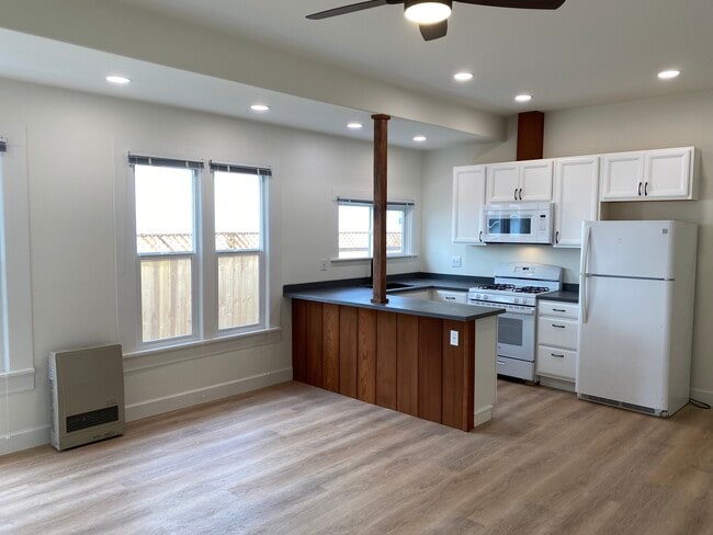 Building Photo - 921 I St