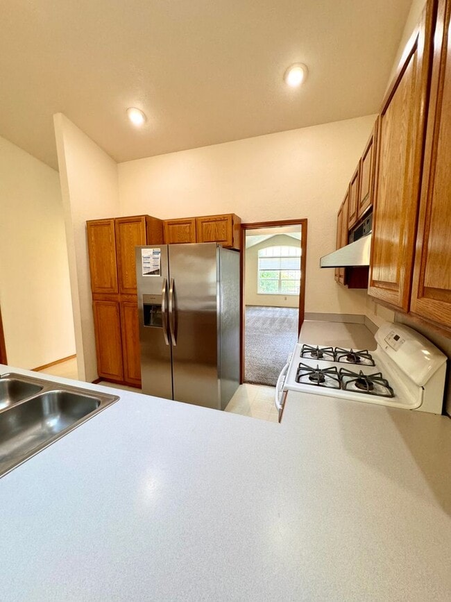 Building Photo - Gorgeous 3 Bed 2 Bath Home Near Shopping and Schools!