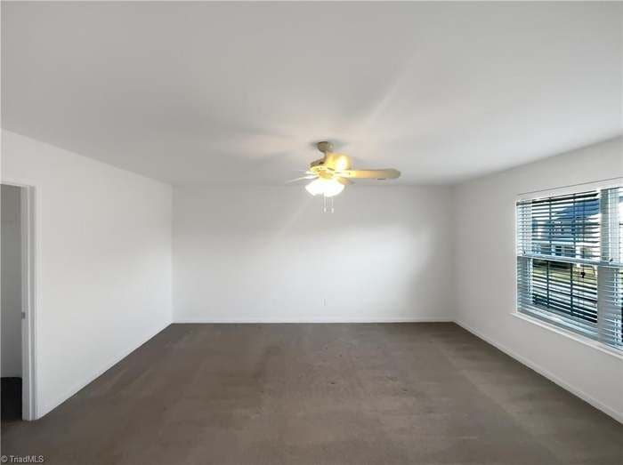 Building Photo - 2102 Longburn Dr