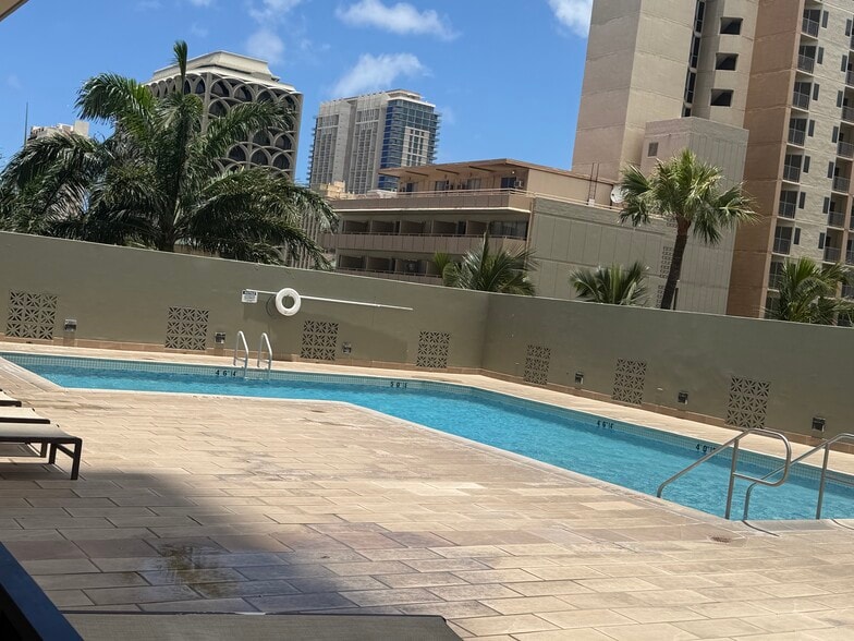 Building Photo - 2240 Kuhio Ave