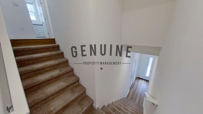 Building Photo - Modern Tri-Level 2Bd 2.5Ba Townhouse in Irvine!